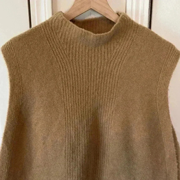 Banana Republic Women’s Tan Mock Neck Wool Alpaca Blend Sweater Vest Size Large - Picture 2 of 9